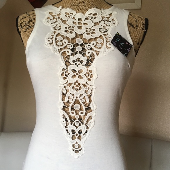 Crotchet w/ Openback White Dress - Picture 4 of 9